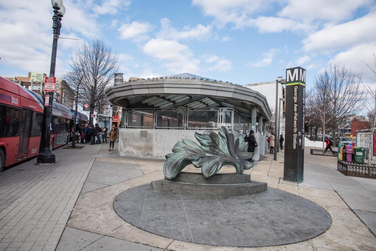 English Basement In Petworth, Washington, Dc -- Free Off-street Parking, Walk To Metro And Restaurants Washington
